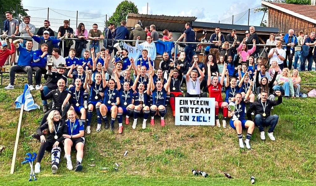 Roll, Manzenberger, Sammer – Sieg: Freyungs Frauen gewinnen Bezirkspokal vor 300 Fans