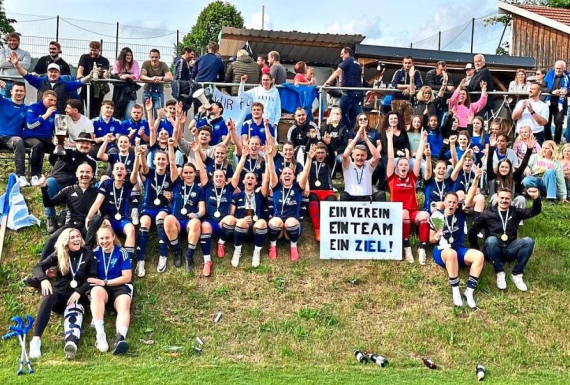 Roll, Manzenberger, Sammer – Sieg: Freyungs Frauen gewinnen Bezirkspokal vor 300 Fans