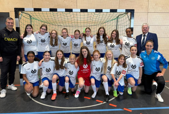 C-Mädls mit neuer Dress für die Rückrunde ausgestattet